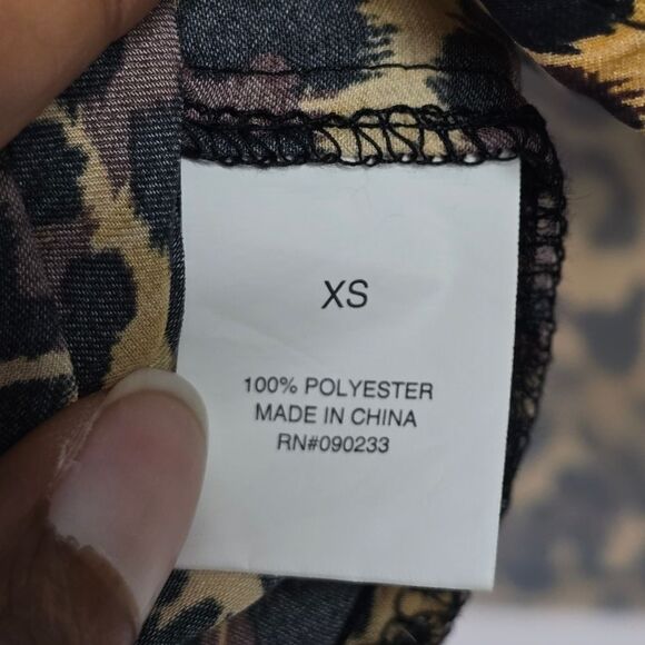 🤎 Kendall & Kylie Leopard Print Satin Top - Picture 2 of 7